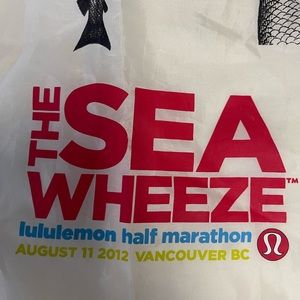 Lululemon Sea Wheeze drawstring bag